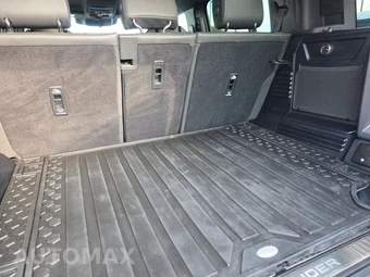 2025 Land Rover Defender 110 OCTA – miniatura 16