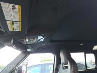 2025 Land Rover Defender 110 OCTA – miniatura 17