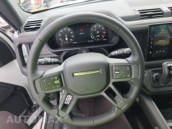 2025 Land Rover Defender 110 S - miniatura 10