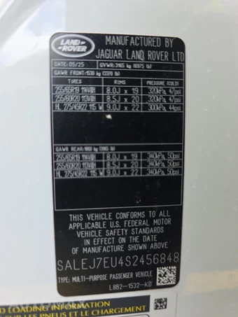 2025 Land Rover Defender 110 S - miniatura 14