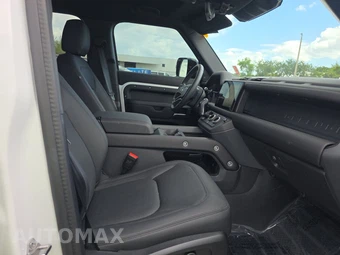 2025 Land Rover Defender 110 S - miniatura 8