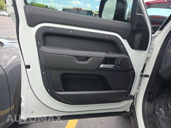 2025 Land Rover Defender 110 S - miniatura 9