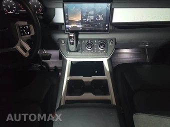 2025 Land Rover Defender 110 S - miniatura 11