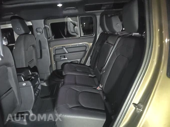 2025 Land Rover Defender 110 S - miniatura 13