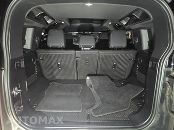 2025 Land Rover Defender 110 S - miniatura 16