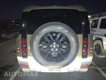 2025 Land Rover Defender 110 S - miniatura 5