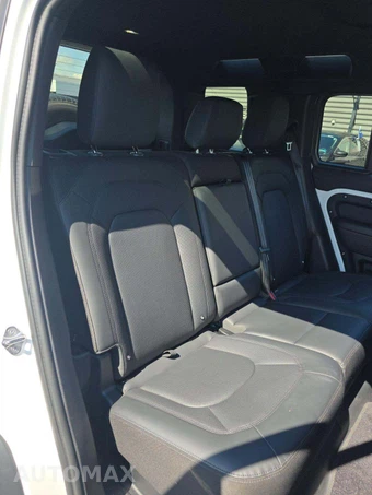 2025 Land Rover Defender 110 S - miniatura 16
