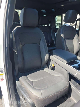 2025 Land Rover Defender 110 S - miniatura 18