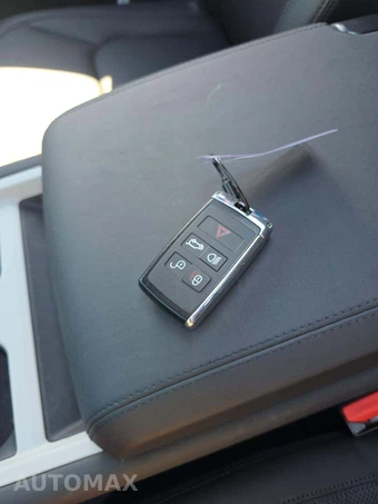 2025 Land Rover Defender 110 S - miniatura 8