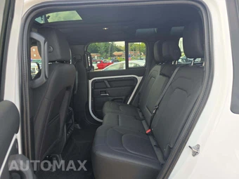 2025 Land Rover Defender 110 S - miniatura 10