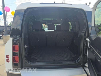 2025 Land Rover Defender 110 S - miniatura 11