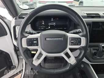 2025 Land Rover Defender 110 S - miniatura 10