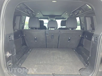 2025 Land Rover Defender 110 S - miniatura 16
