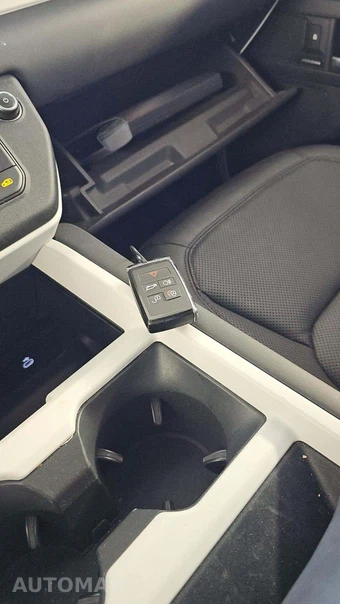 2025 Land Rover Defender 110 S - miniatura 20