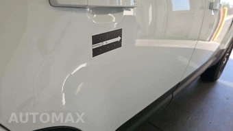 2025 Land Rover Defender 110 S - miniatura 30