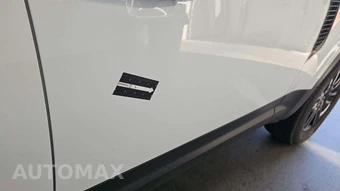 2025 Land Rover Defender 110 S - miniatura 31