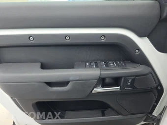 2025 Land Rover Defender 110 S - miniatura 9