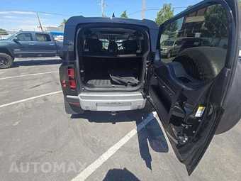 2025 Land Rover Defender 110 S - miniatura 14