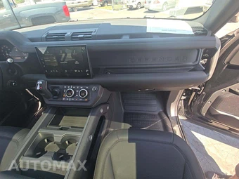 2025 Land Rover Defender 110 S - miniatura 19