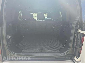 2025 Land Rover Defender 110 S - miniatura 15