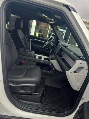 2025 Land Rover Defender 110 S - miniatura 19