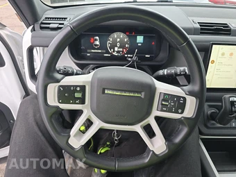 2025 Land Rover Defender 110 S - miniatura 10