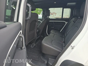 2025 Land Rover Defender 110 S - miniatura 13