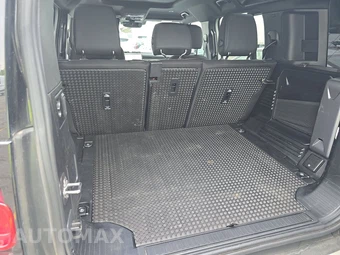 2025 Land Rover Defender 110 S - miniatura 16