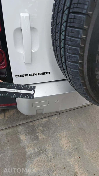 2025 Land Rover Defender 110 S - miniatura 26