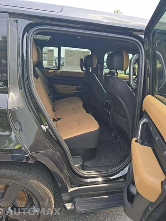 2025 Land Rover Defender 110 V8 – miniatura 13