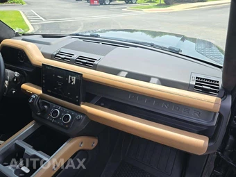 2025 Land Rover Defender 110 V8 – miniatura 16