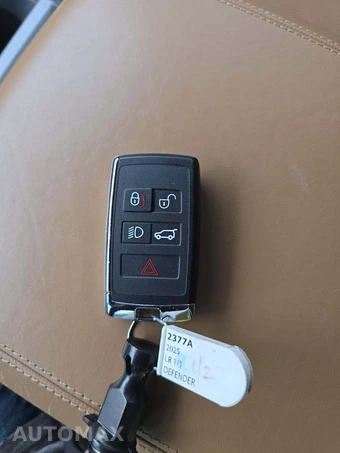 2025 Land Rover Defender 110 V8 – miniatura 5