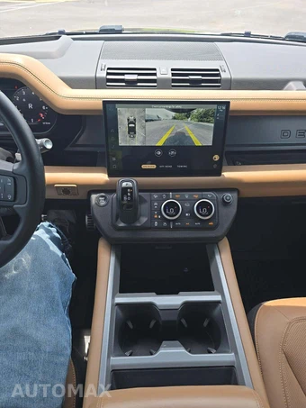 2025 Land Rover Defender 110 V8 – miniatura 7