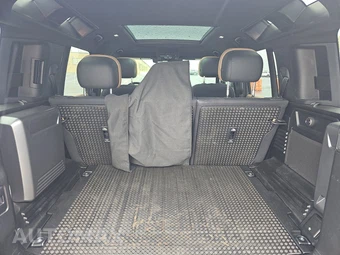 2025 Land Rover Defender 110 V8 - miniatura 16