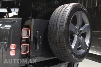 2025 Land Rover Defender 110 V8 – miniatura 13