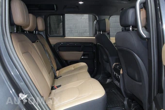 2025 Land Rover Defender 110 V8 – miniatura 43