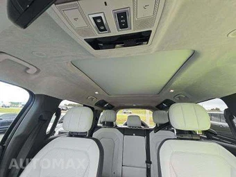2025 Land Rover Defender 110 V8 – miniatura 12