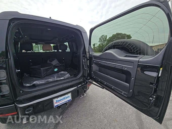 2025 Land Rover Defender 110 V8 – miniatura 11