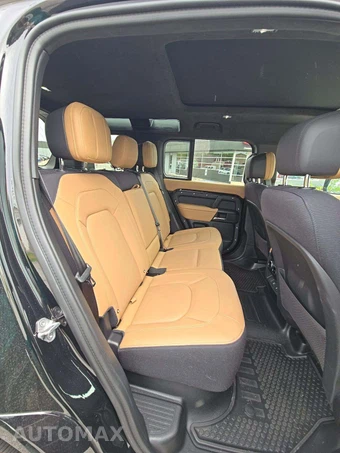 2025 Land Rover Defender 110 V8 – miniatura 13