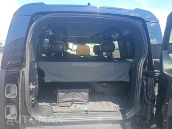 2025 Land Rover Defender 110 V8 – miniatura 16