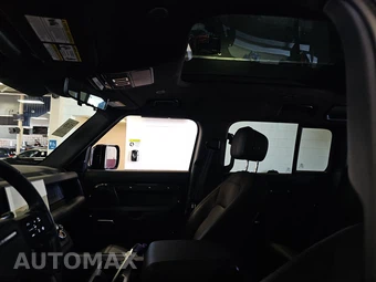 2025 Land Rover Defender 110 V8 – miniatura 19