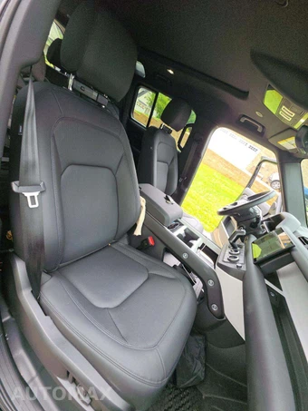 2025 Land Rover Defender 110 X-Dynamic SE - miniatura 17