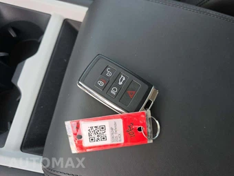 2025 Land Rover Defender 110 X-Dynamic SE – miniatura 8