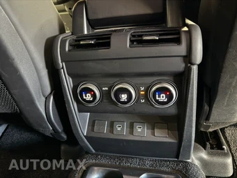 2025 Land Rover Defender 130 S - miniatura 26