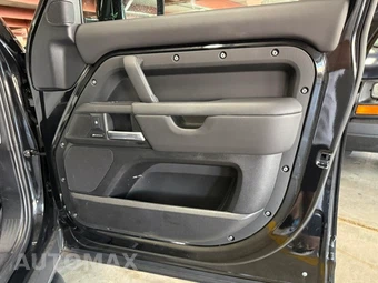 2025 Land Rover Defender 130 S - miniatura 31