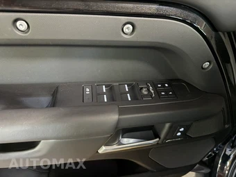 2025 Land Rover Defender 130 S - miniatura 38