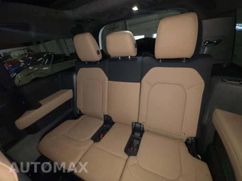 2025 Land Rover Defender 130 V8 - miniatura 11