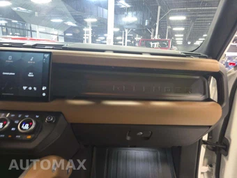 2025 Land Rover Defender 130 V8 - miniatura 17