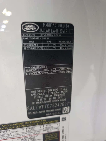 2025 Land Rover Defender 130 V8 - miniatura 2