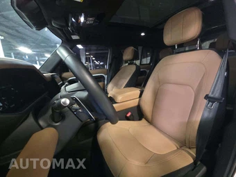 2025 Land Rover Defender 130 V8 - miniatura 3